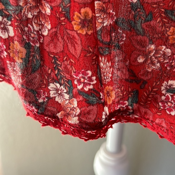 Mason&Belle Tempest Lace Detail 3/4 sleeve Red Floral Size Large Blouse - Picture 7 of 8